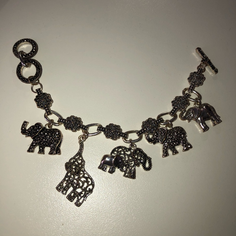 Silver elephant charm bracelet🐘